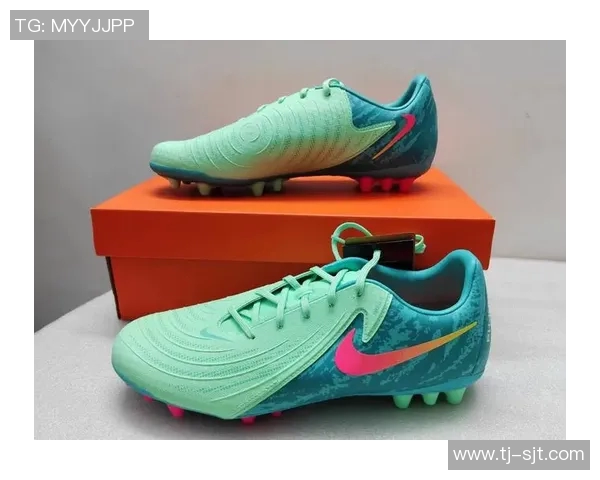 柠檬黄色GX足球鞋球星款亮眼登场助力赛场表现超群